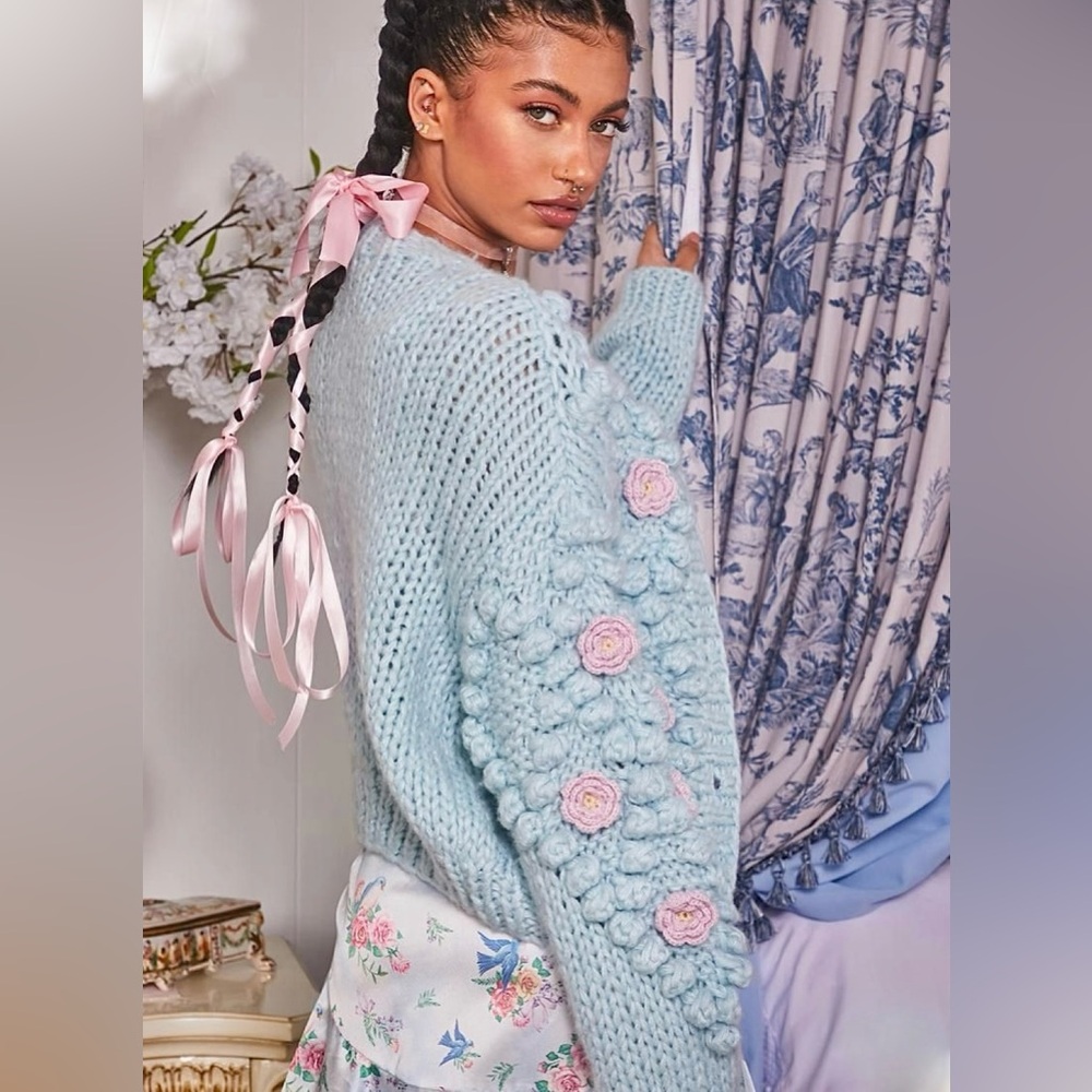 Chunky Knit Blue Floral-Appliqué Women's Sweater